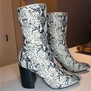 Snakeskin Stretch Sock Boots | Block Heel | Pointed Toe | Size 10